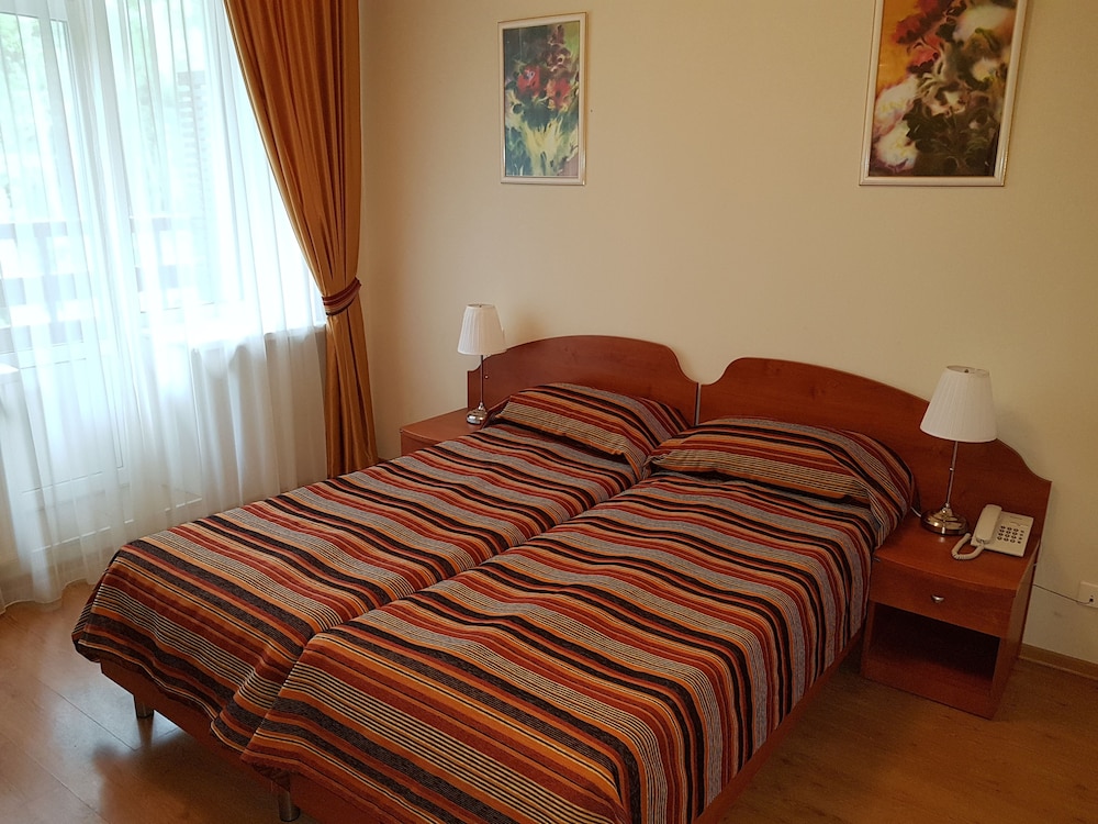 Economy Twin Room (B)