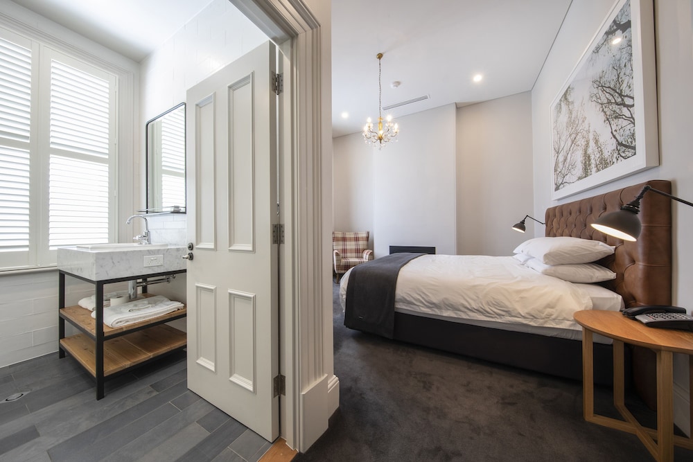 Sawyer Room photo 2