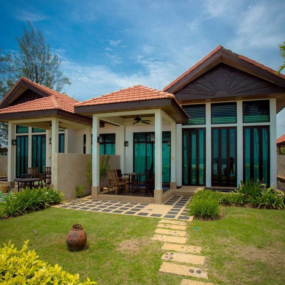 3 Bedroom Sea Front Pool Villa photo 3
