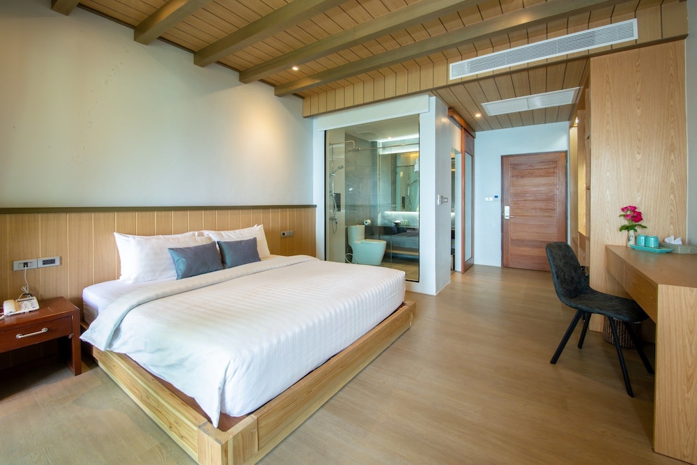 Deluxe Room, Partial Sea View - Photo 3