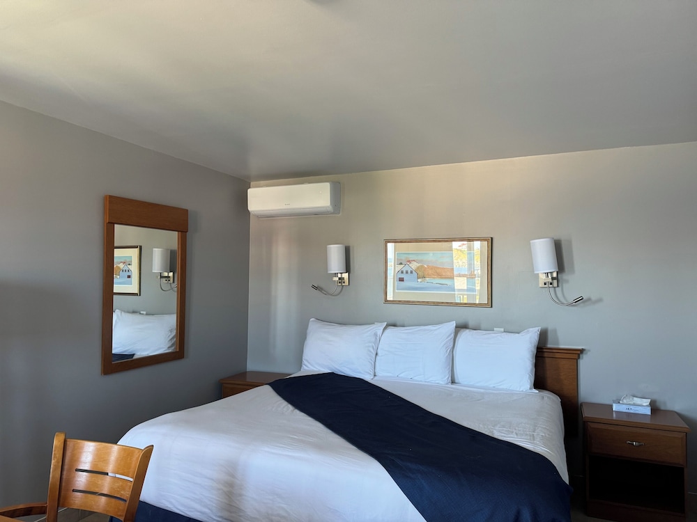 Standard Room, 1 Queen Bed, Beachside photo 1