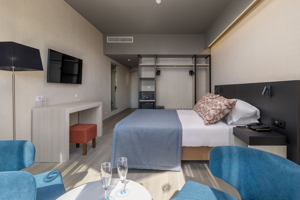 Single Room, Sea View
