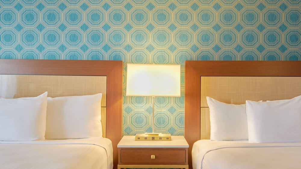 SOUTH DELUXE ROOM 2 QUEEN NON-SMOKING - Photo 3