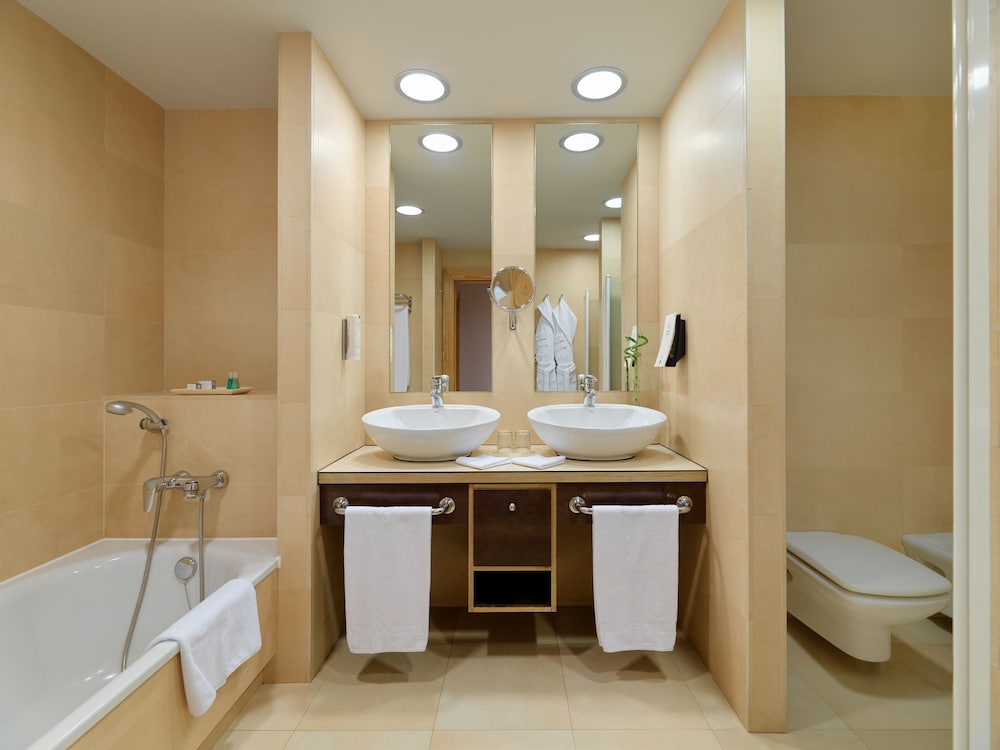 Standard Double or Twin Room - Photo 5