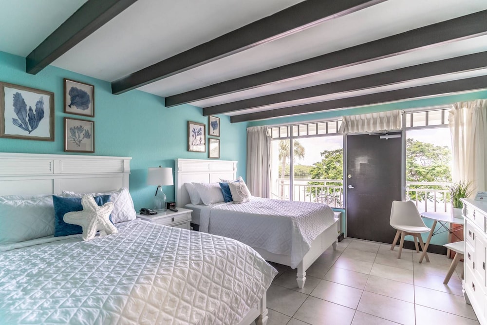 Room (201 Little Harbor Inn)