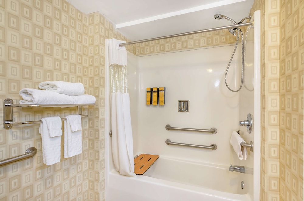 Suite, 1 King Bed, Accessible, Kitchenette - Photo 4