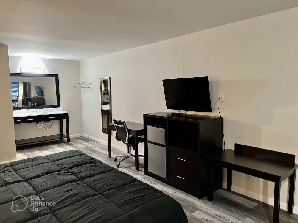 Deluxe Room, 1 King Bed, Non Smoking - Photo 2