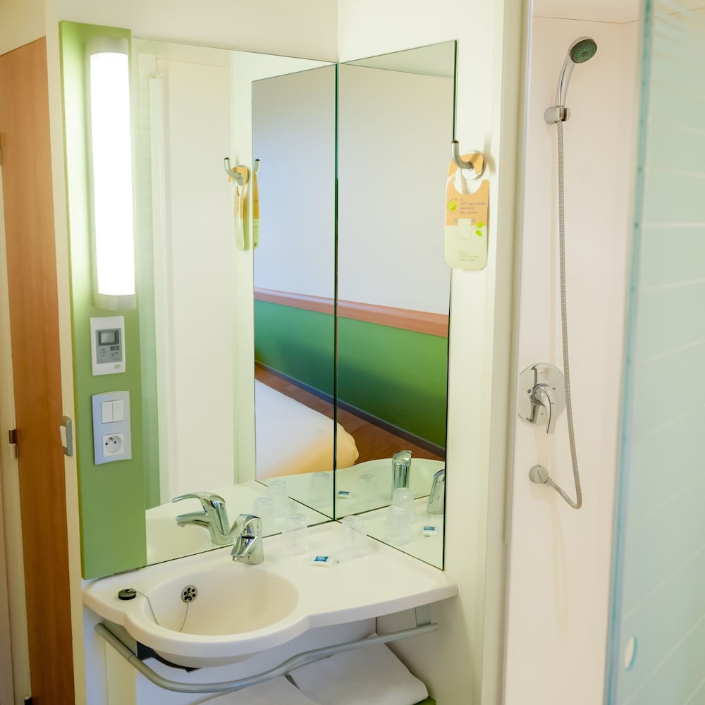 Triple Room, Multiple Beds - Photo 6