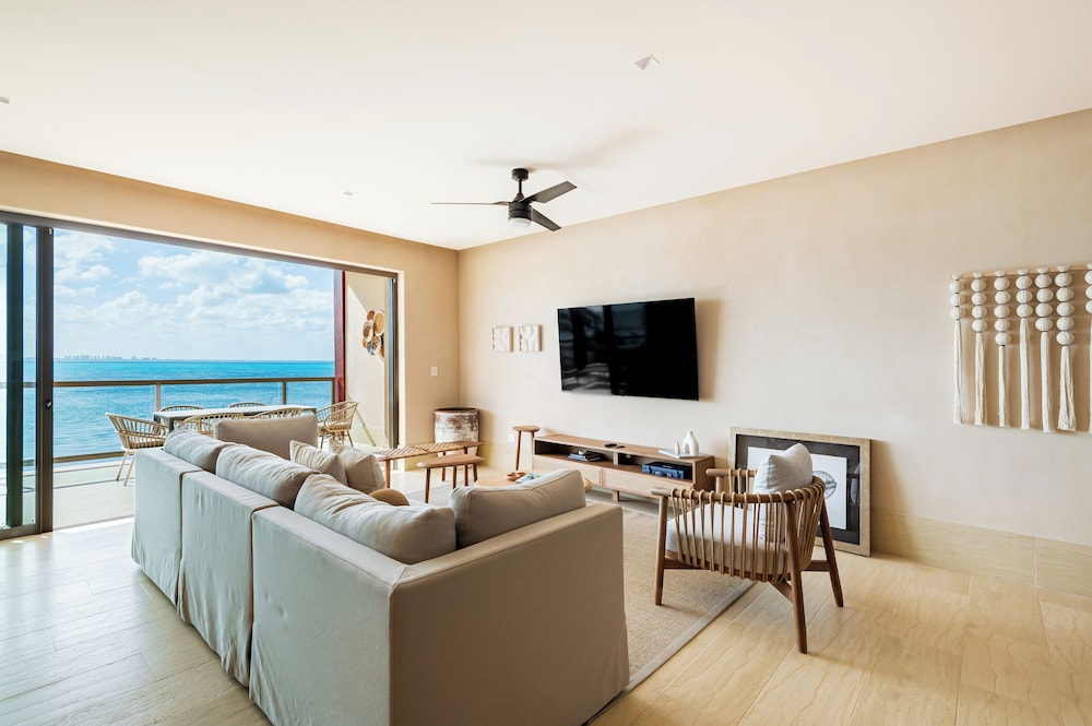 Luxury Apartment, 3 Bedrooms, Sea Facing