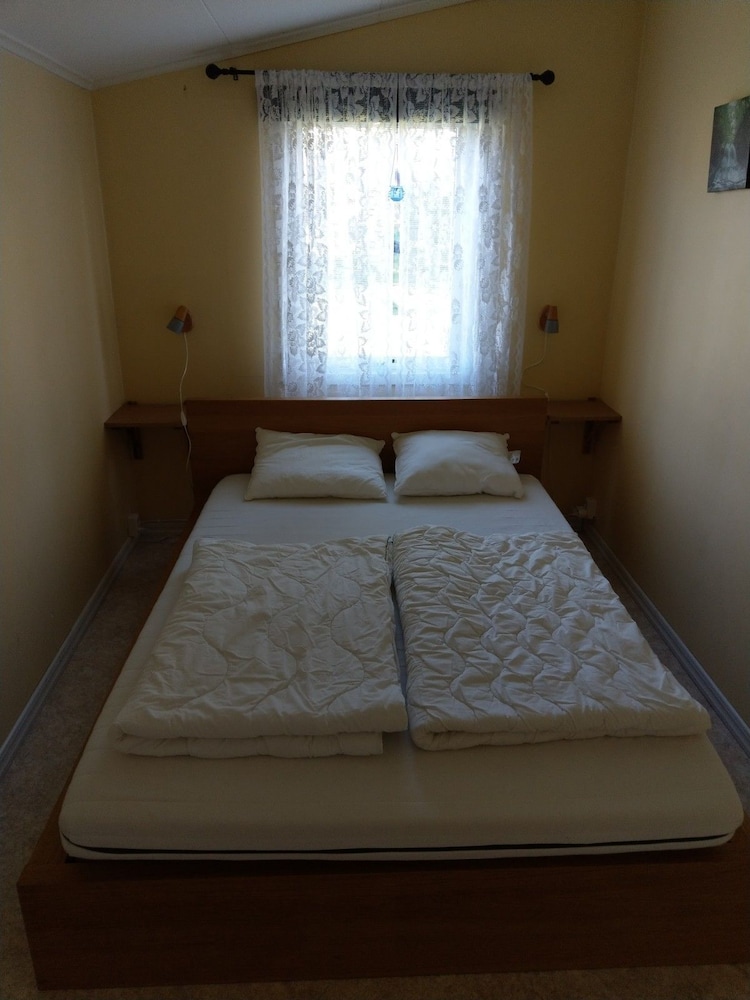 Family Cabin (Linen not included)