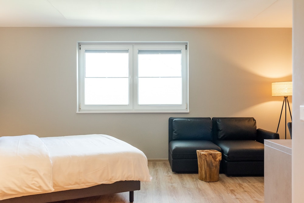 Deluxe Triple Room, 1 King Bed with Sofa bed photo 2