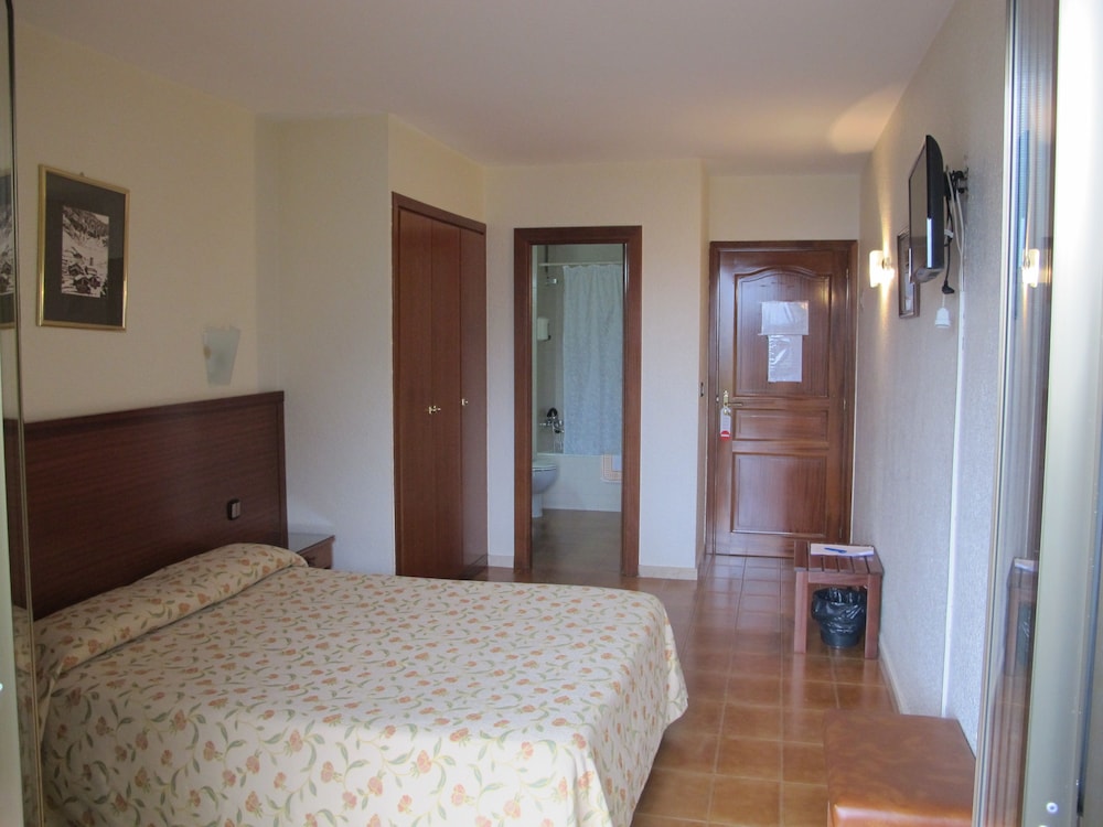 Room With Forfait Included In Grandvalira, 2 Adults photo 1