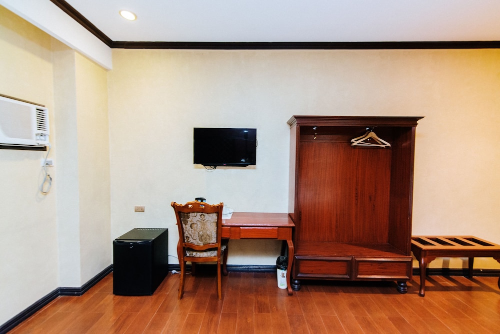 Family Room photo 3