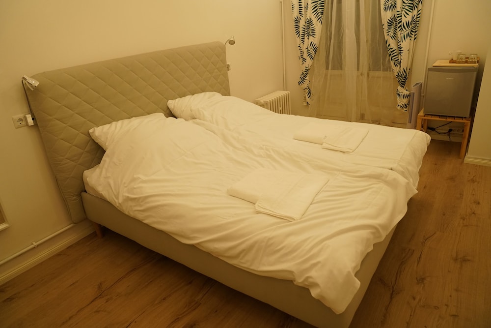 Superior Double Room, 1 King Bed, Non Smoking, Private Bathroom