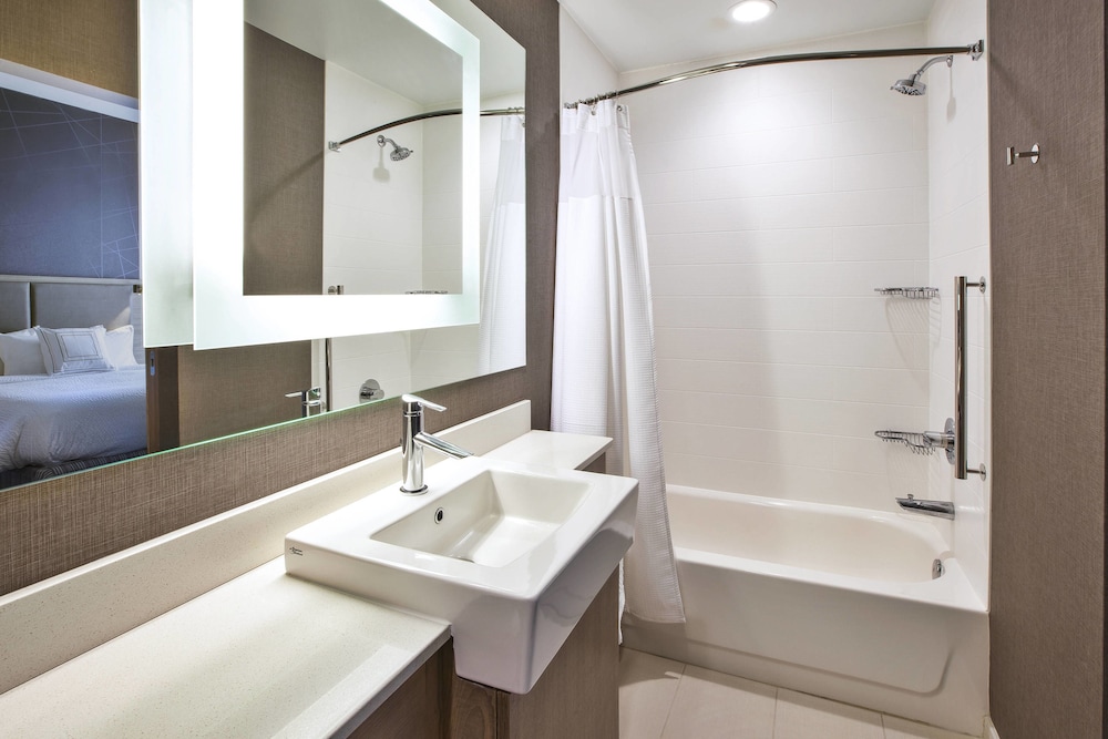 Suite, Multiple Beds (Hearing Accessible)