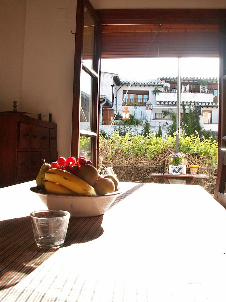 Two Bedroom Apartment with Private Bathroom and kitchen photo 2