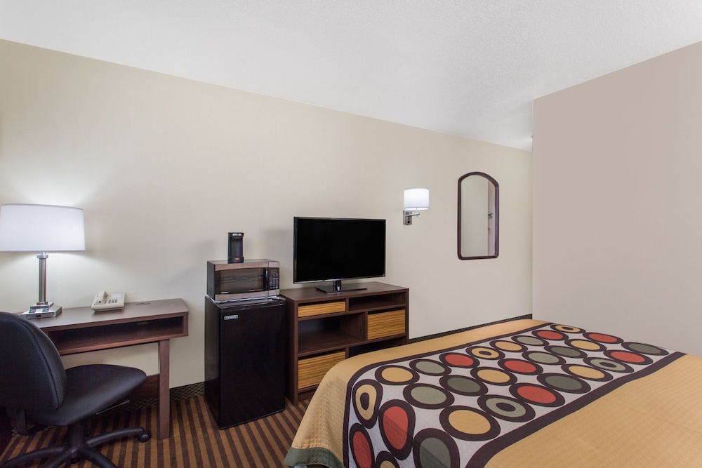 Room, 1 Queen Bed, Non Smoking - Photo 7