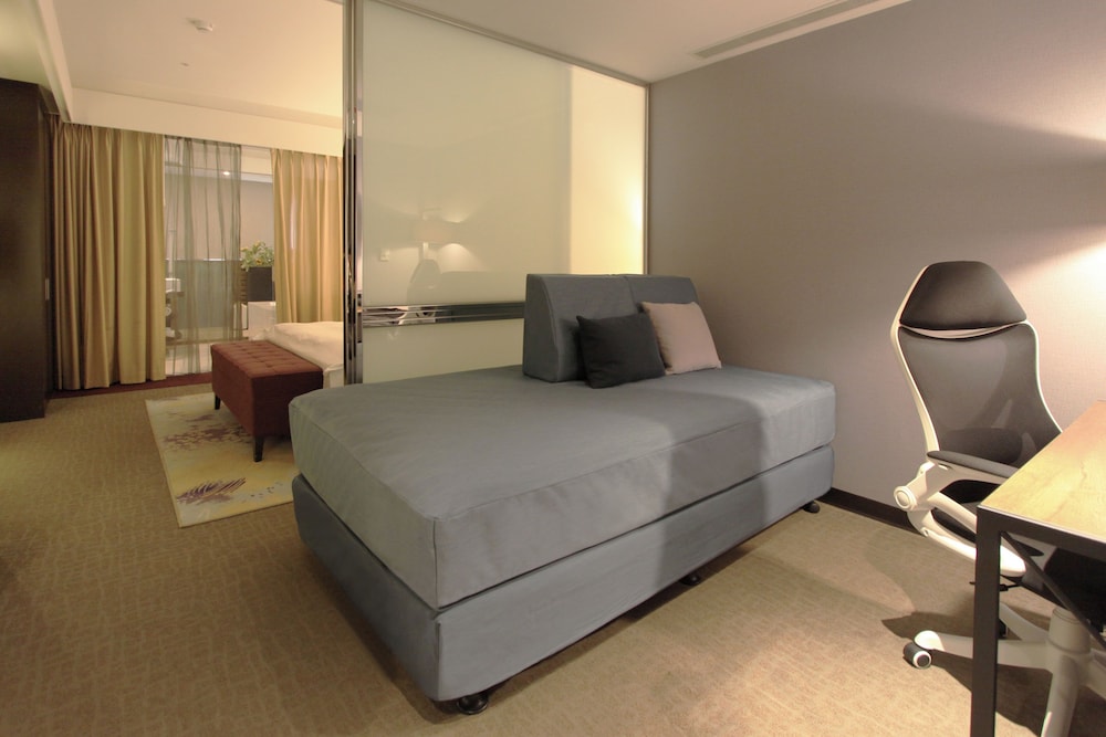 Junior Suite, 1 Double Bed with Sofa bed photo 3