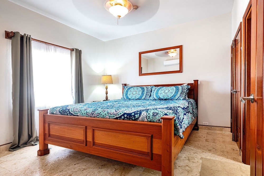 Luxury Condo photo 3