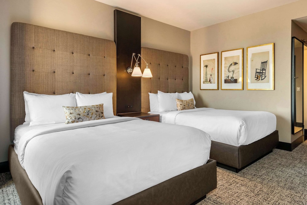 Room, 2 Queen Beds, Accessible, Non Smoking (Oversize Walk in Shower) - Photo 3