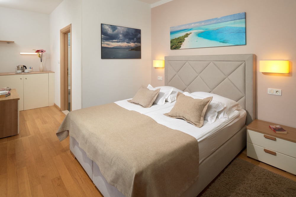 Economy Double Room, Garden View photo 2
