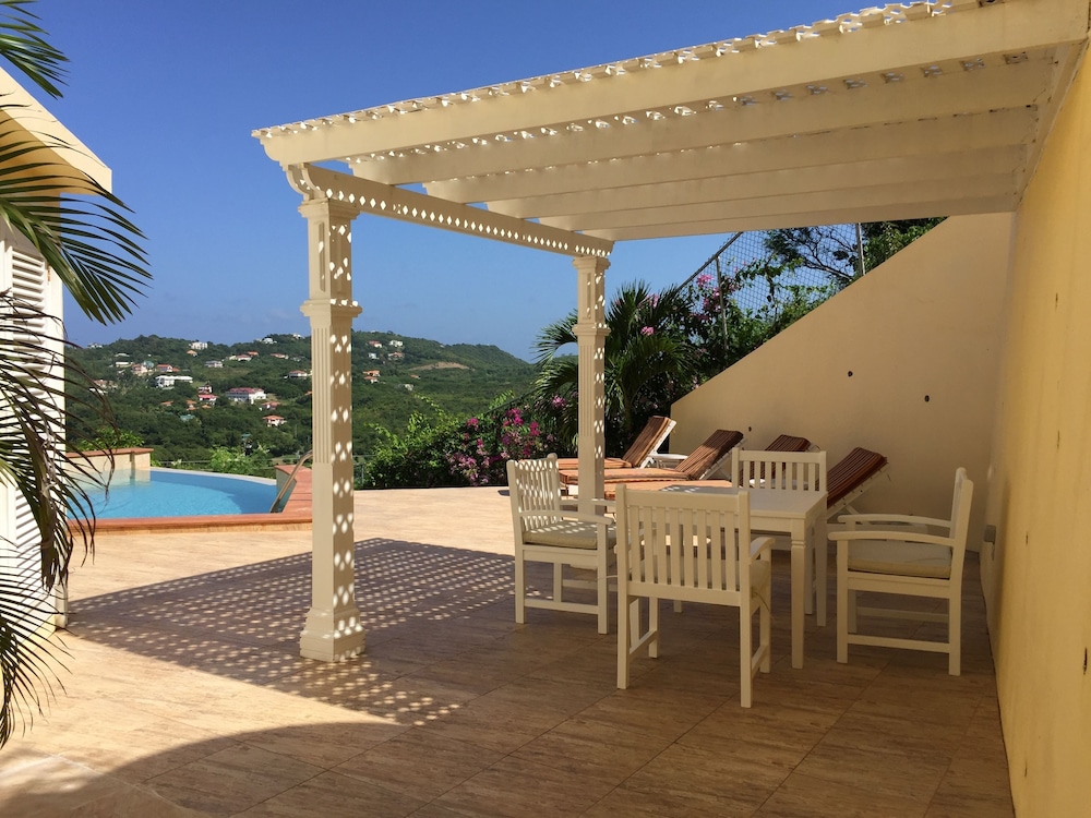 Luxury Apartment, 2 Bedrooms, Ocean View photo 2