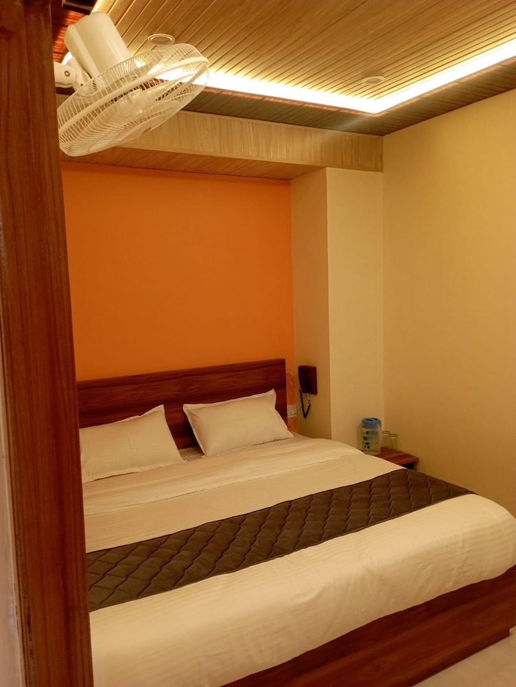 Deluxe Double Room - Photo 16