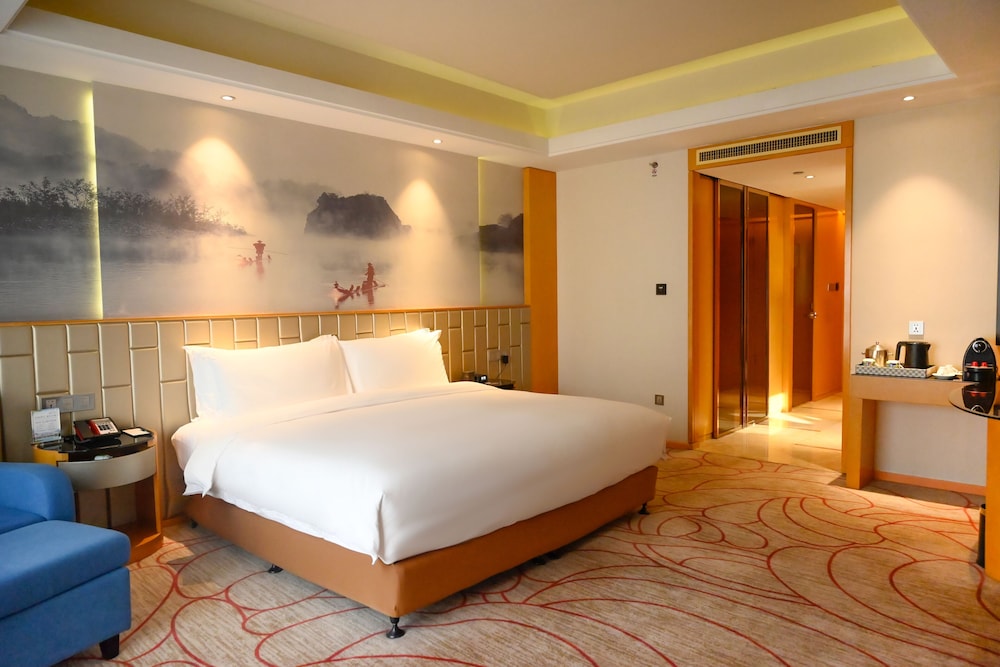 Executive Room, 1 King Bed, Club Lounge Access, River View photo 2