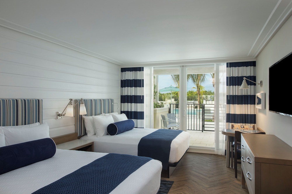 Room, 2 Queen Beds, Pool View (with Lanai) photo 1