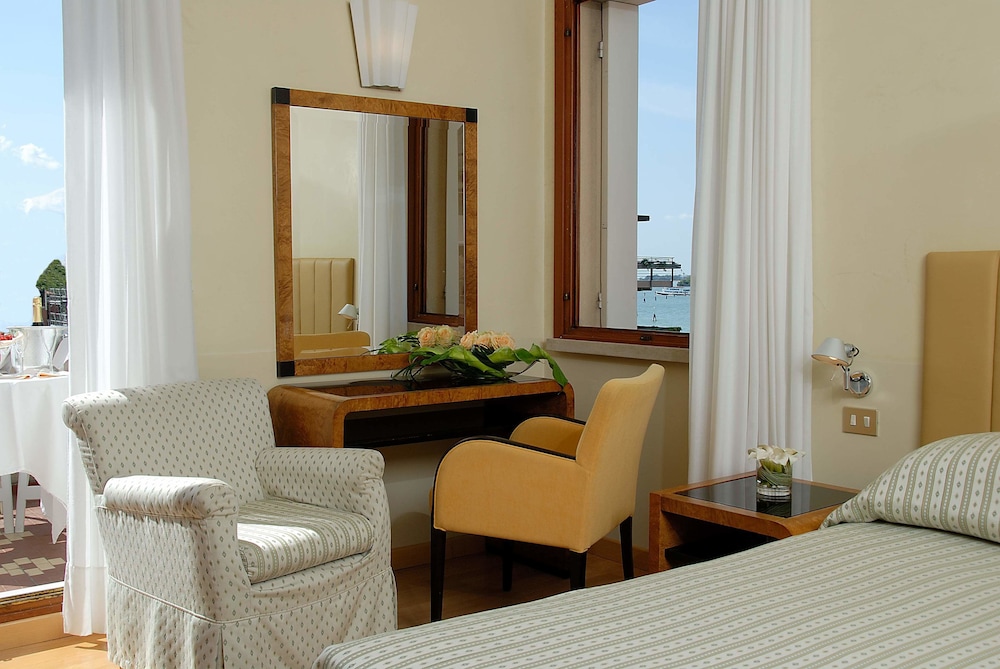 Superior Double or Twin Room - Photo 5