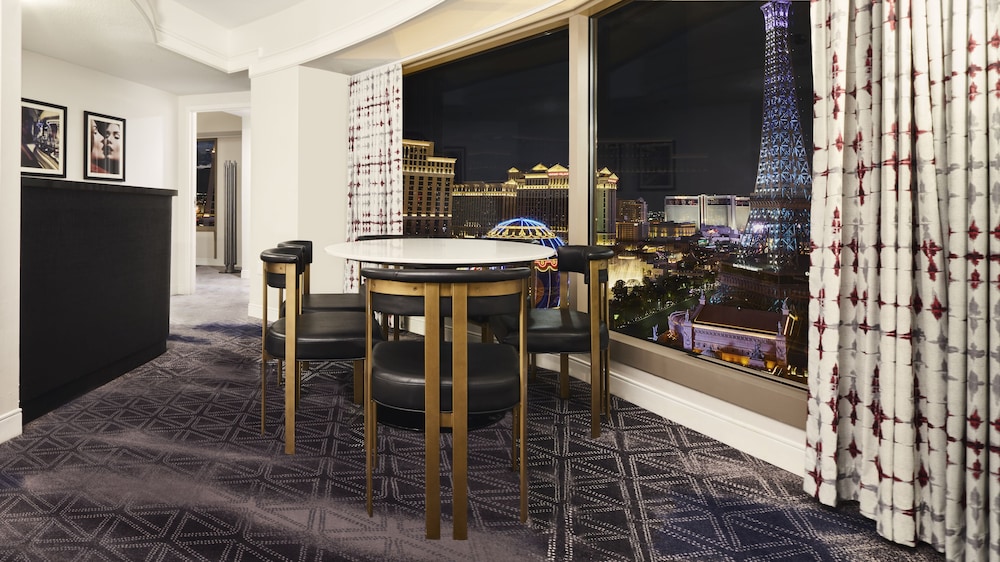 Ultra Panorama Suite, 1 King Bed, Non Smoking (Newly Renovated) - Photo 2