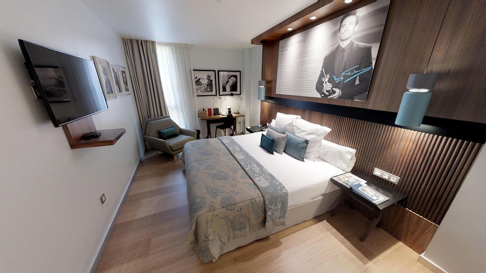Standard Double Room - Photo 13