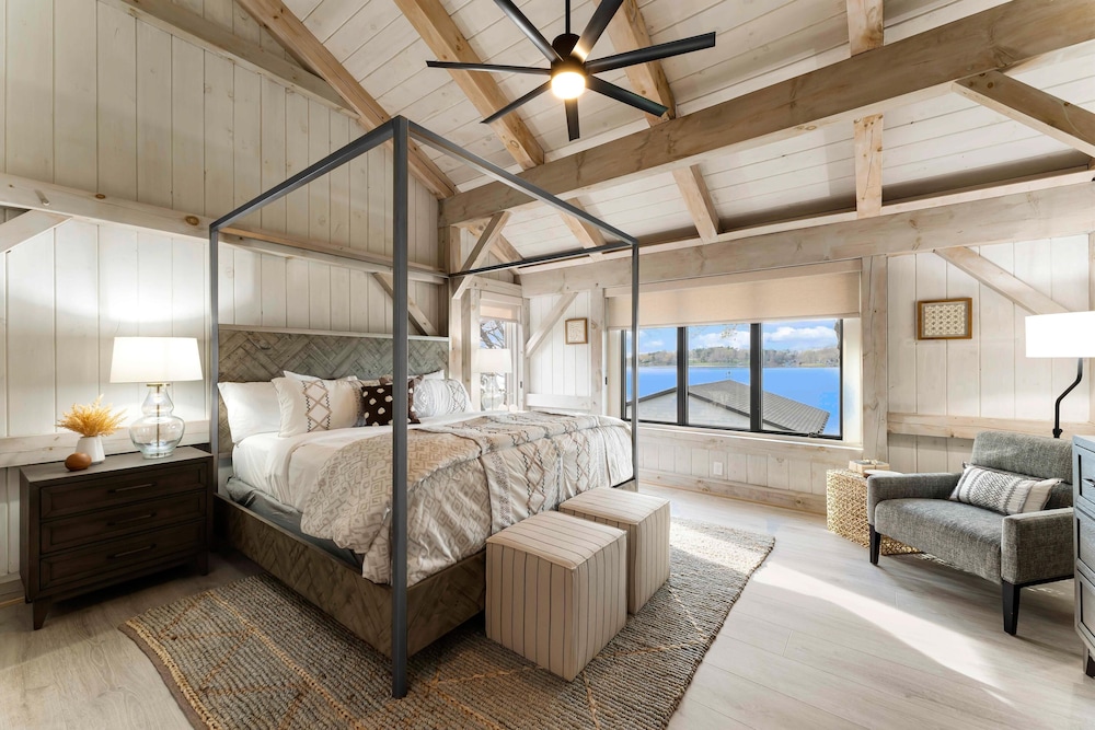House, Multiple Beds (Keenan Beach w/Beach, Heated Pool & G) photo 3