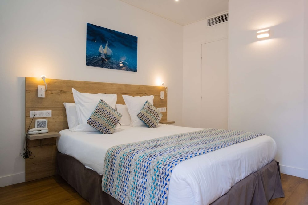 Standard Double or Twin Room, garden level - Photo 4