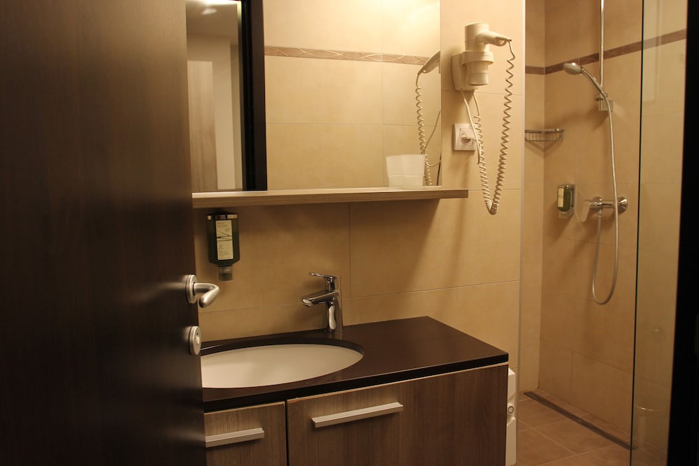 Twin Room, 2 Twin Beds - Photo 4