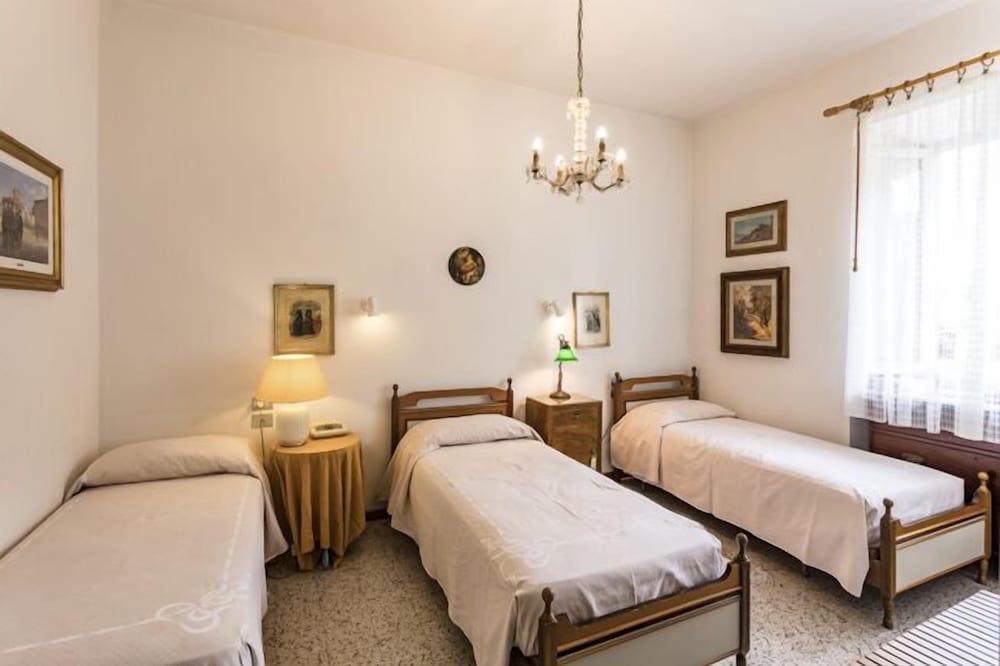 Triple Room, 3 Twin Beds photo 3