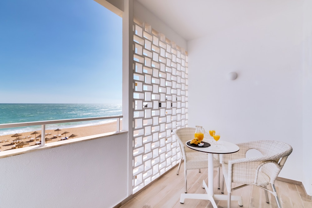 Double or Twin Room, Balcony, Sea View - Photo 2