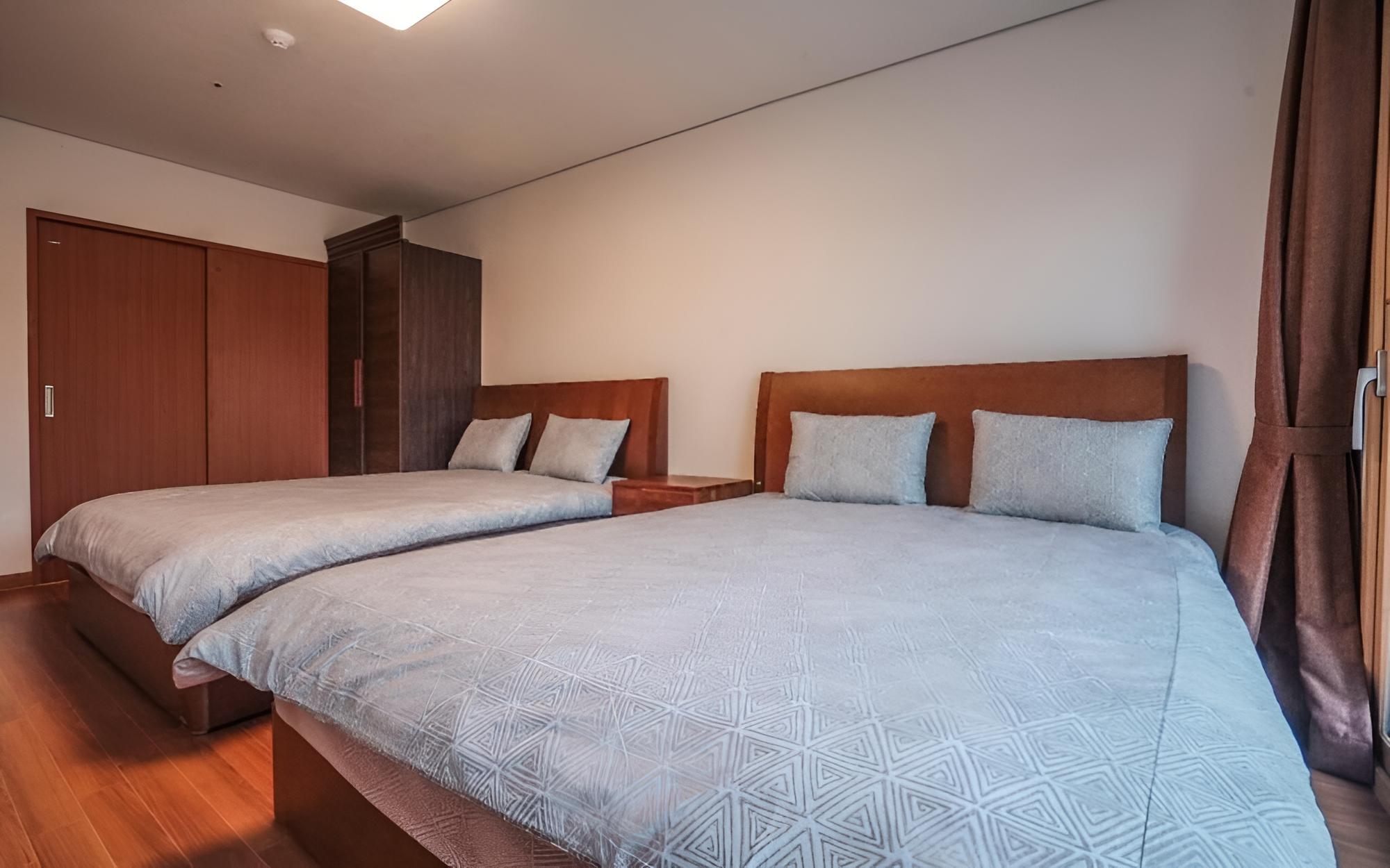 Room (503)