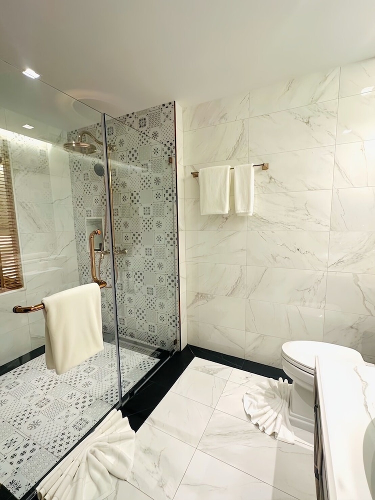 Chino Deluxe Twin City View - Photo 3