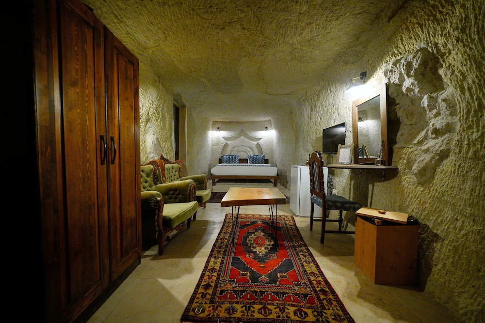 OTTOMAN Deluxe Queen Cave Room