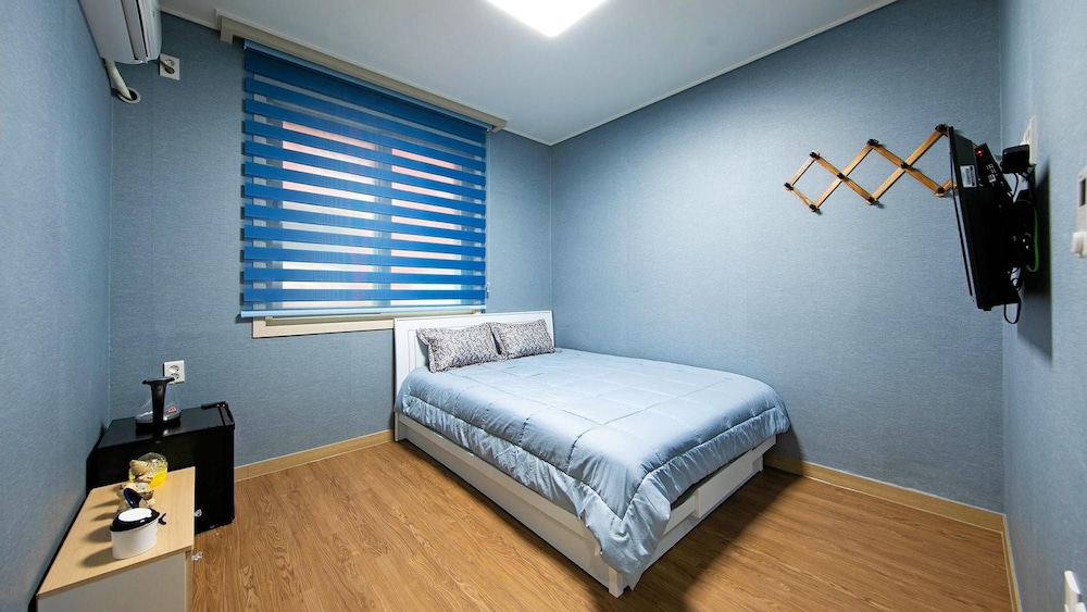Basic Room, 1 Bedroom (202( No cooking )) - Photo 1