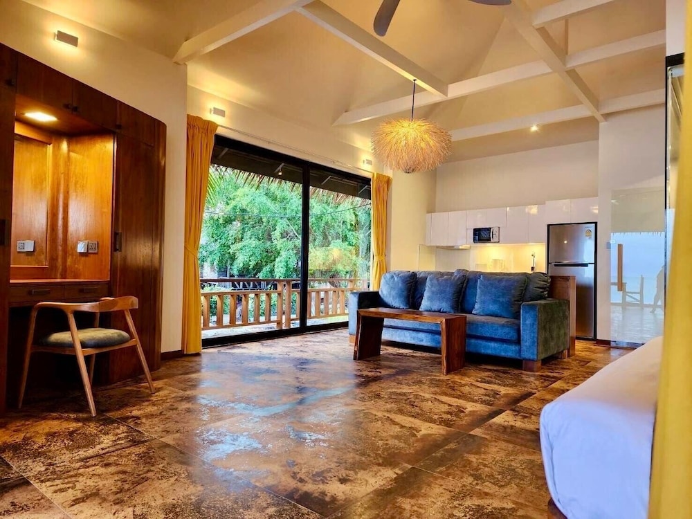 Beachfront Private Pool Villa - Photo 3