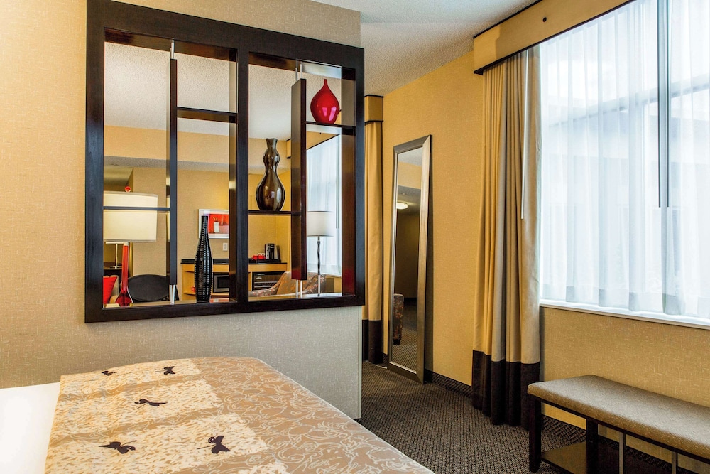 Executive Suite, 1 King Bed with Sofa bed, Non Smoking - Photo 2