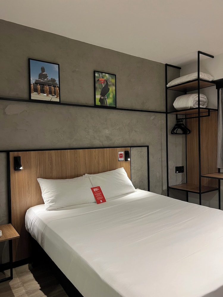 Standard Room, 1 Double Bed (Modern) photo 2