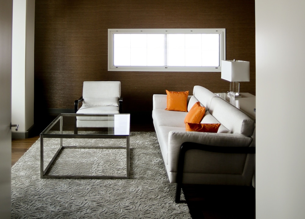Room, 1 King Bed (Ultimate Solo) photo 3