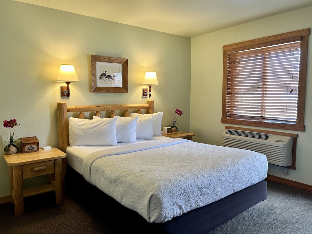Deluxe Room, 1 Queen Bed, Valley View photo 1