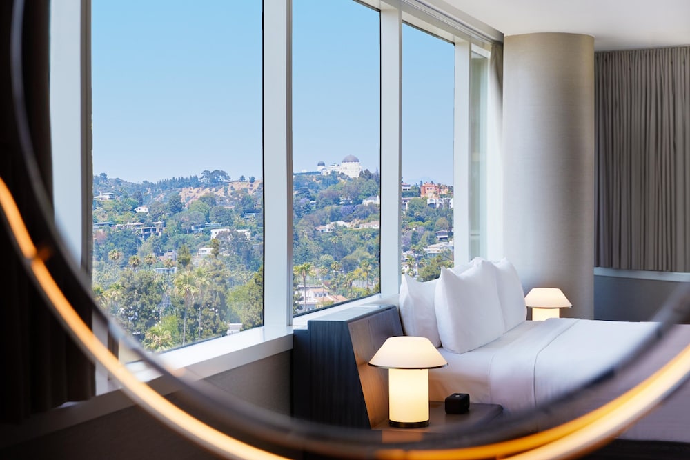 Suite, 1 King Bed thumbnail 5