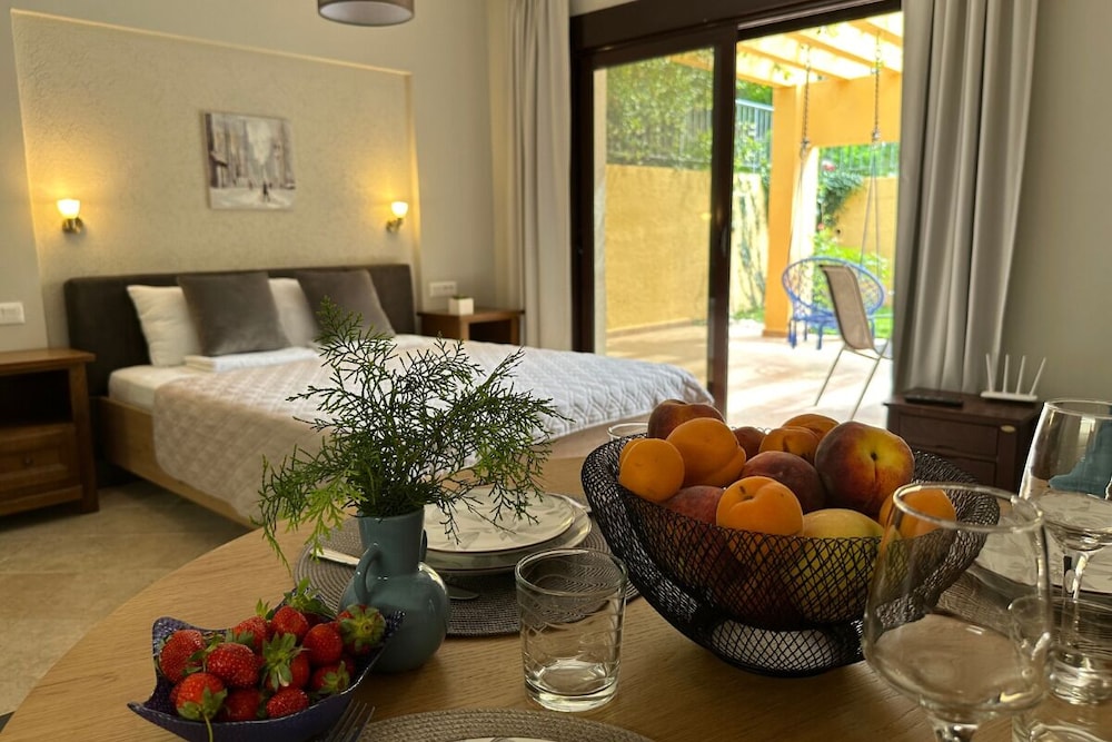 Studio, Garden View, Garden Area