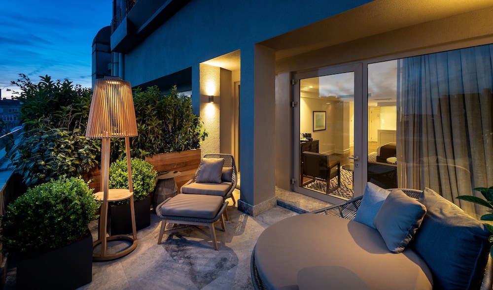 Room, Terrace thumbnail 5