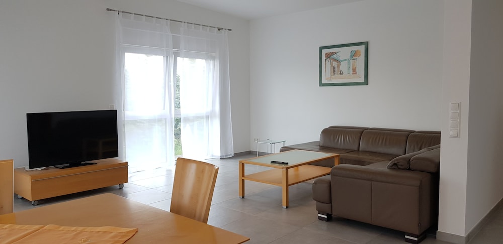 Apartment, 4 Bedrooms, Balcony, Annex Building (Nr. 7) photo 3